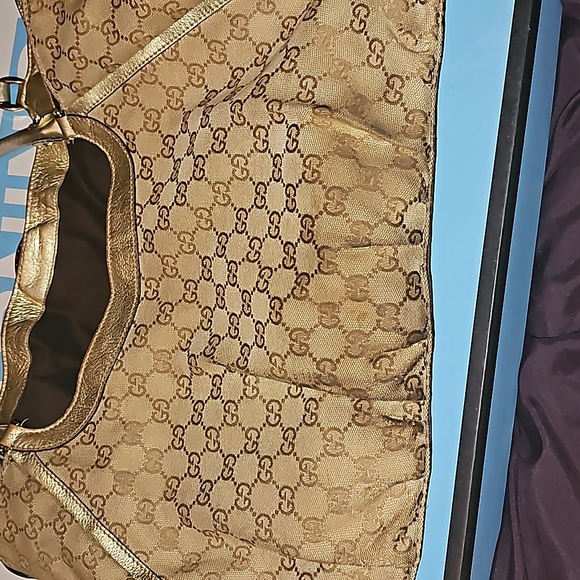 Gucci Abbey Monogram Handbag - Picture 14 of 14